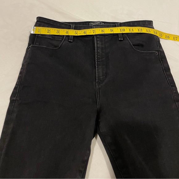 A & F- Simone high rise jeans - Picture 4 of 13